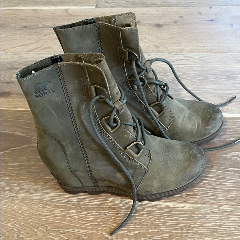 Never worn Sorel Joan of Arctic Wedge